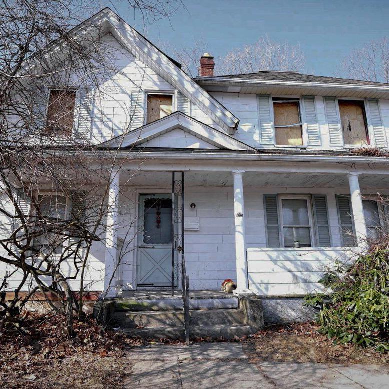 Man who says he was held captive in Connecticut home for 20 years makes his first public comments